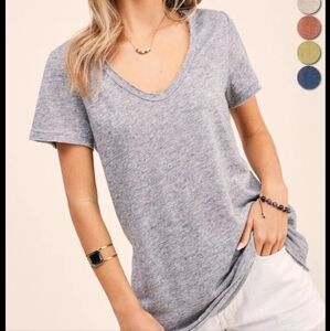 ⭐ Gray V-neck Maternity Tee shirt sz small⭐